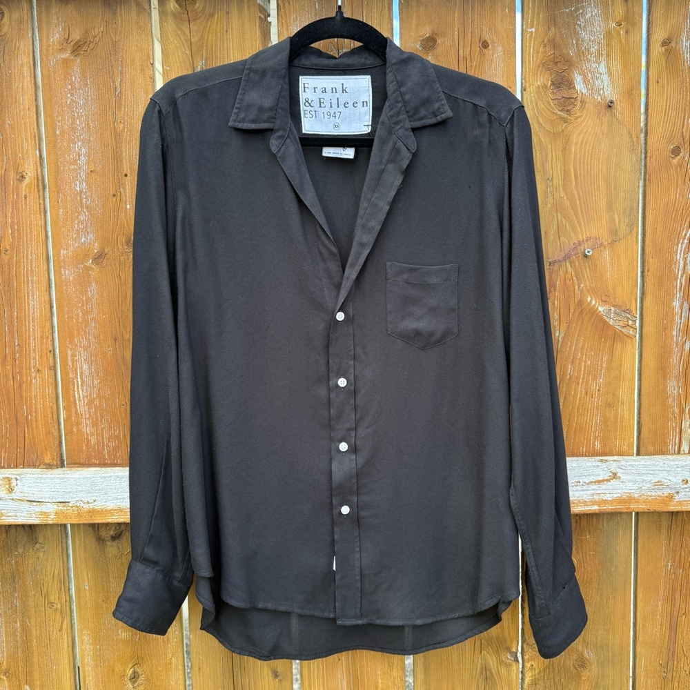 Frank & Eileen Quiet Luxury Black Relaxed Button-Up Shirt